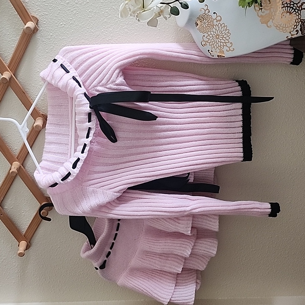 Medium size 🩷 Pink sweater and skirt set❣️